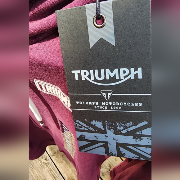 Hoodie womens size small.  triumph motorcycles. Maroon red. - Picture 4 of 12